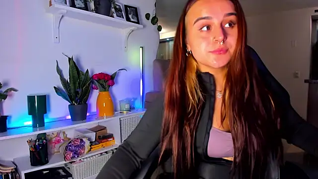 Snapshot of evy_orange1 chatting on April 1, 2026, 11:23 pm evy orange1 online show from April 1, 2026, 11:23 pm