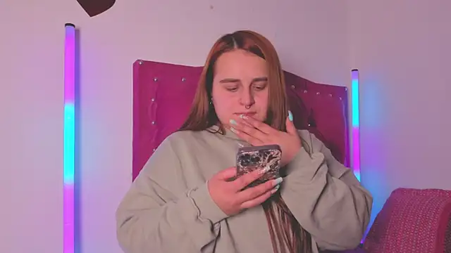 Snapshot of evy_orange1 chatting on October 21, 2025, 1:05 am evy orange1 online show from October 21, 2025, 1:05 am