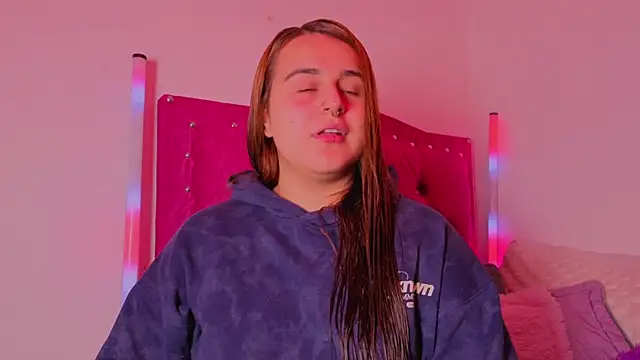 Snapshot of evy_orange1 chatting on November 22, 2025, 1:04 am evy orange1 online show from November 22, 2025, 1:04 am