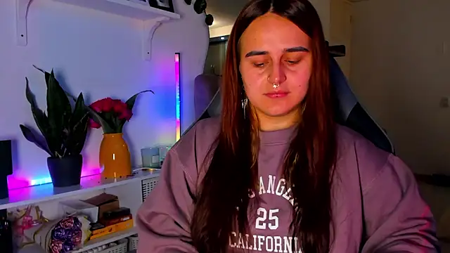 Snapshot of evy_orange1 chatting on March 31, 2026, 12:12 am evy orange1 online show from March 31, 2026, 12:12 am