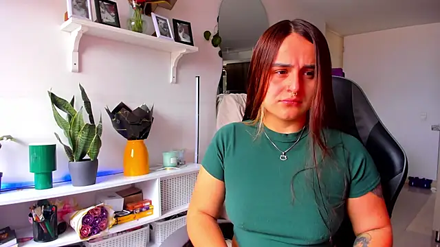 Snapshot of evy_orange1 chatting on April 6, 2026, 3:24 pm evy orange1 online show from April 6, 2026, 3:24 pm