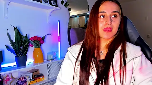 Snapshot of evy_orange1 chatting on March 31, 2026, 11:51 pm evy orange1 online show from March 31, 2026, 11:51 pm