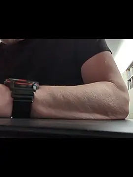 Snapshot of BennyK72 chatting on November 12, 2025, 5:22 am BennyK72 online show from November 12, 2025, 5:22 am