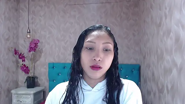 Snapshot of MadelineDoll chatting on March 13, 2025, 1:29 pm MadelineDoll online show from March 13, 2025, 1:29 pm