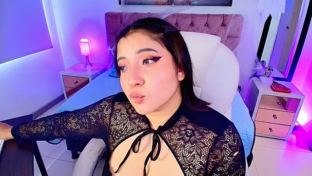 Emma monserrat online show from October 27, 2025, 7:26 pm