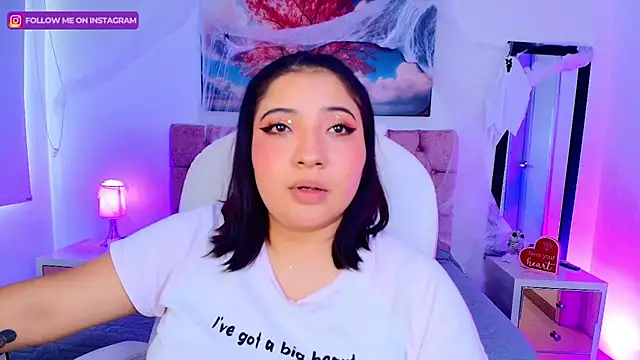 Emma monserrat online show from October 21, 2025, 7:13 pm