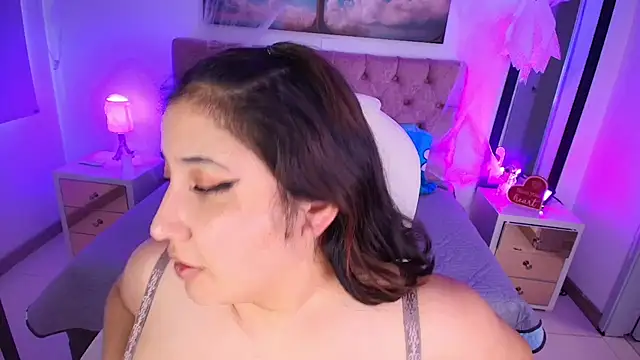 Emma monserrat online show from October 22, 2025, 7:24 pm