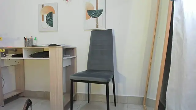 Emma Jnes online show from April 10, 2026, 9:11 pm