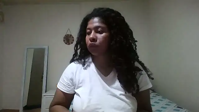 Snapshot of Ivon-09 chatting on May 5, 2026, 1:03 pm Ivon-09 online show from May 5, 2026, 1:03 pm