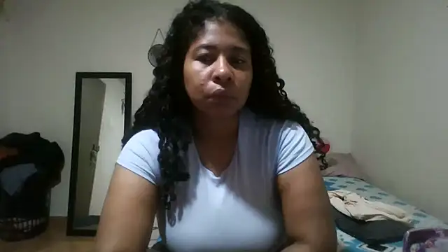 Snapshot of Ivon-09 chatting on April 29, 2026, 1:04 pm Ivon-09 online show from April 29, 2026, 1:04 pm