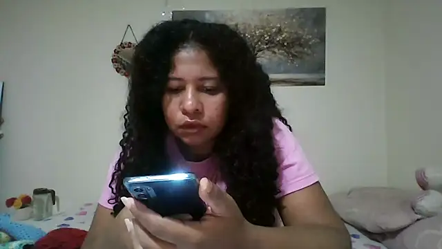 Snapshot of Ivon-09 chatting on May 24, 2026, 12:27 pm Ivon-09 online show from May 24, 2026, 12:27 pm