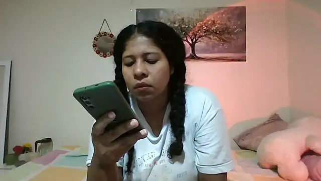 Snapshot of Ivon-09 chatting on May 29, 2026, 12:11 pm Ivon-09 online show from May 29, 2026, 12:11 pm