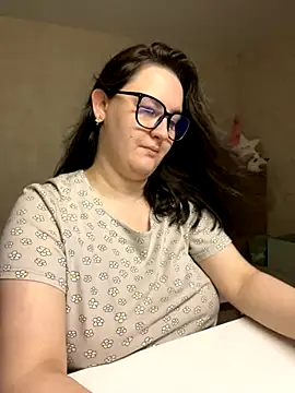 hungry1bunny online show from November 7, 2025, 5:06 pm