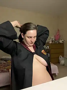 hungry1bunny online show from April 17, 2026, 6:33 pm