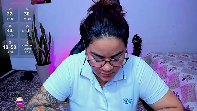 Snapshot of Sharon_hils chatting on May 11, 2026, 4:04 pm Sharon hils online show from May 11, 2026, 4:04 pm