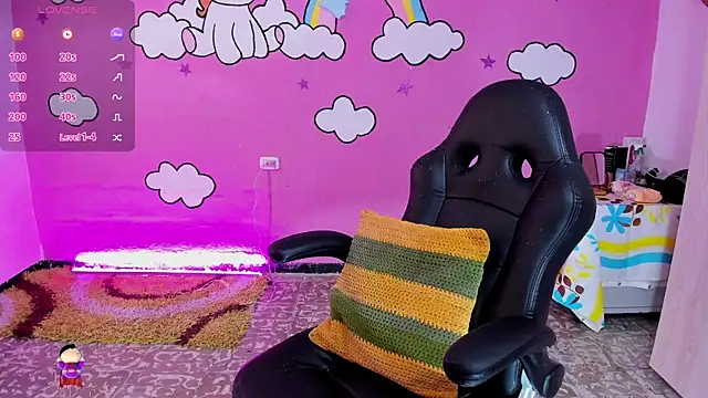 Snapshot of Sharon_hils chatting on February 12, 2026, 5:45 pm Sharon hils online show from February 12, 2026, 5:45 pm