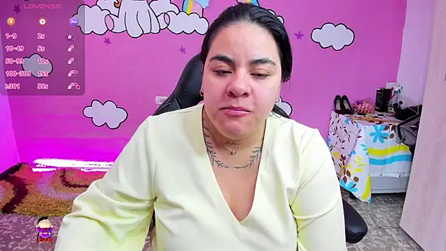 Snapshot of Sharon_hils chatting on February 19, 2026, 4:37 pm Sharon hils online show from February 19, 2026, 4:37 pm