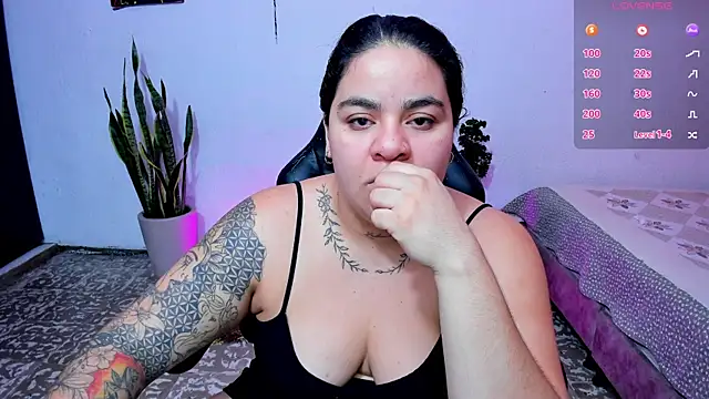 Snapshot of Sharon_hils chatting on May 27, 2026, 3:08 pm Sharon hils online show from May 27, 2026, 3:08 pm