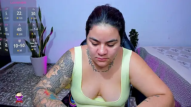 Snapshot of Sharon_hils chatting on May 6, 2026, 2:21 pm Sharon hils online show from May 6, 2026, 2:21 pm
