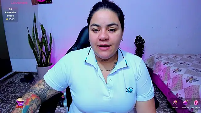 Snapshot of Sharon_hils chatting on May 11, 2026, 2:56 pm Sharon hils online show from May 11, 2026, 2:56 pm