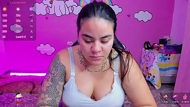 Snapshot of Sharon_hils chatting on February 6, 2026, 9:00 pm Sharon hils online show from February 6, 2026, 9:00 pm