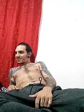 Snapshot of HornetBigDickonYou chatting on February 16, 2025, 3:15 am HornetBigDickonYou online show from February 16, 2025, 3:15 am