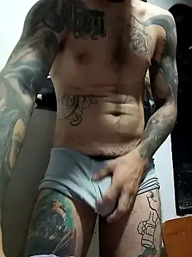 Snapshot of HornetBigDickonYou chatting on December 11, 2024, 5:21 am HornetBigDickonYou online show from December 11, 2024, 5:21 am