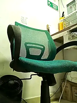 Snapshot of HornetBigDickonYou chatting on October 17, 2025, 10:33 pm HornetBigDickonYou online show from October 17, 2025, 10:33 pm