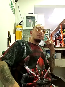 Snapshot of HornetBigDickonYou chatting on October 10, 2025, 3:57 pm HornetBigDickonYou online show from October 10, 2025, 3:57 pm