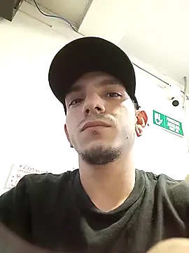 Snapshot of HornetBigDickonYou chatting on January 6, 2026, 12:20 pm HornetBigDickonYou online show from January 6, 2026, 12:20 pm