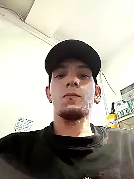 Snapshot of HornetBigDickonYou chatting on January 8, 2026, 7:42 pm HornetBigDickonYou online show from January 8, 2026, 7:42 pm