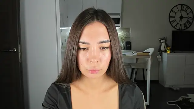 nilliluv online show from November 13, 2025, 2:04 am