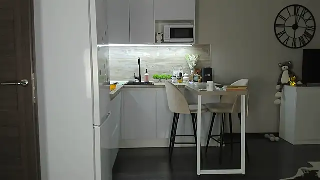 Snapshot of nilliluv chatting on April 13, 2026, 8:57 pm nilliluv online show from April 13, 2026, 8:57 pm