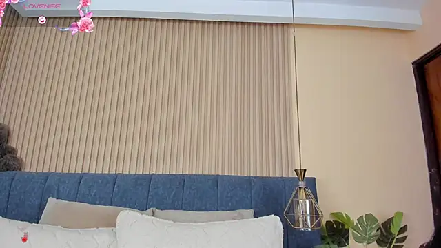 kathecute   online show from November 16, 2025, 1:43 am