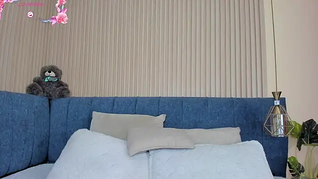 kathecute   online show from October 8, 2025, 1:40 am