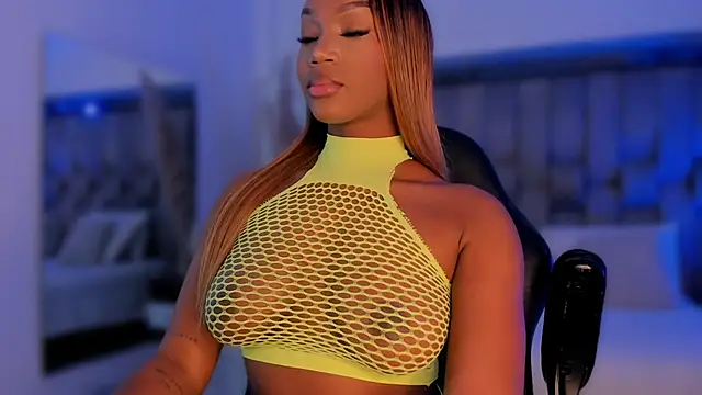 ChaynnaCooper online show from November 4, 2025, 4:38 am