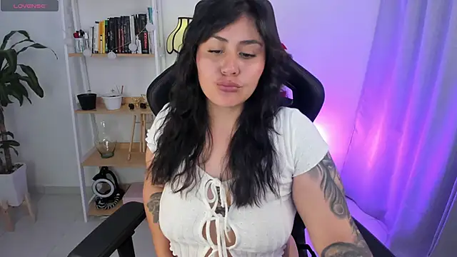 GretaX-X online show from November 18, 2025, 10:40 am