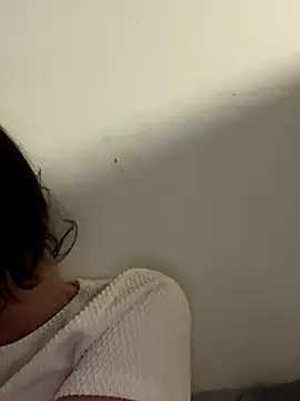 vienncica online show from October 15, 2025, 4:44 am