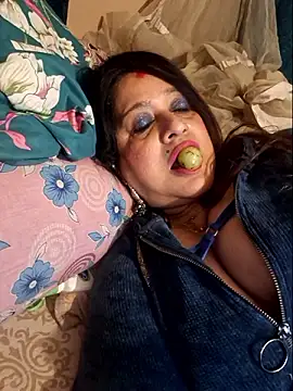 Snapshot of Hot_Queen77 chatting on December 7, 2024, 10:06 am Hot Queen77 online show from December 7, 2024, 10:06 am