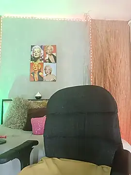 nahiarapalmer19 online show from April 26, 2026, 3:31 pm