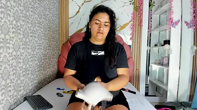 Snapshot of valeria_rivera1 chatting on April 16, 2026, 7:03 pm valeria rivera1 online show from April 16, 2026, 7:03 pm