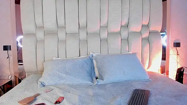 Snapshot of Isa_Little_Star chatting on April 7, 2026, 4:14 am Isa Little Star online show from April 7, 2026, 4:14 am