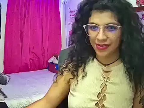 NicollWilliams 420 online show from September 17, 2025, 5:31 am