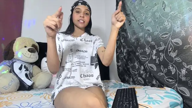 Snapshot of Michi_sexy chatting on November 4, 2025, 1:37 pm Michi sexy online show from November 4, 2025, 1:37 pm