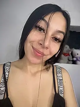 DulceMiia  online show from May 22, 2026, 9:57 pm