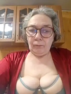 IrinaSweet54 online show from May 12, 2026, 7:38 am