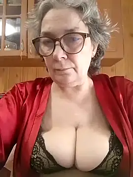 IrinaSweet54 online show from May 17, 2026, 7:41 am
