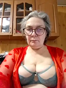 IrinaSweet54 online show from May 13, 2026, 7:15 am