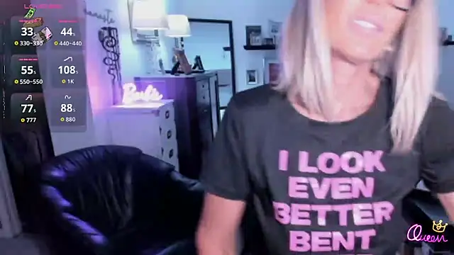 Snapshot of VelvetBarbie chatting on April 26, 2026, 7:22 pm VelvetBarbie online show from April 26, 2026, 7:22 pm