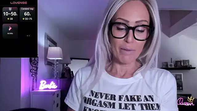 Snapshot of VelvetBarbie chatting on February 21, 2026, 10:23 pm VelvetBarbie online show from February 21, 2026, 10:23 pm